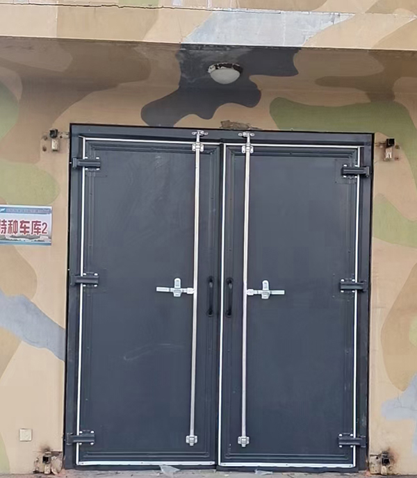 宝塔工业平开门