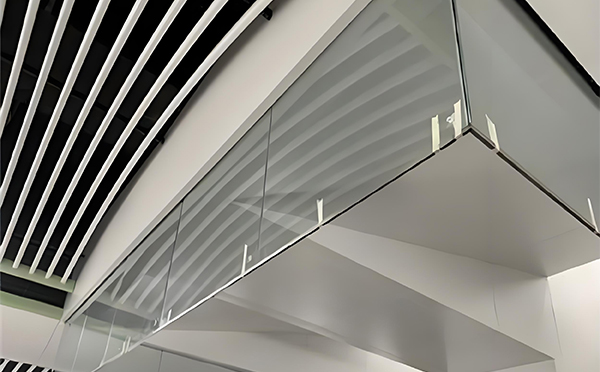 宝塔玻璃挡烟垂壁