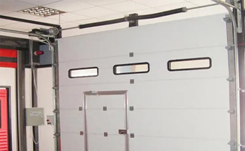 宝塔工业提升门的安装方法