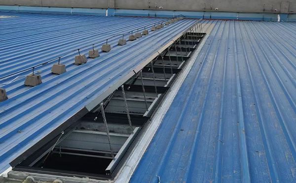 某城市大型商业综合体中庭宝塔排烟窗工程