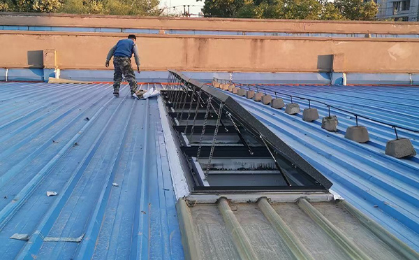 某区域性物流仓储中心宝塔排烟窗系统安装项目